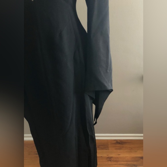 Rare Designer Lloyd Klein long black-crêpe gown. - Picture 6 of 10